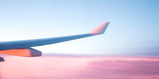 Comment s'habiller pour un voyage en avion en été