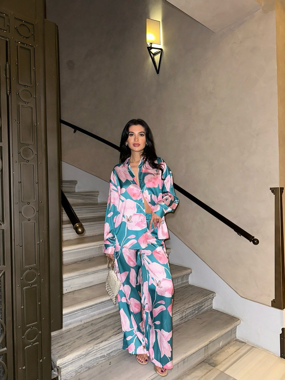 Ensemble satiné à motif floral rose et vert