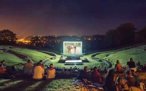 Comment s'habiller pour une soirée cinéma en plein air - Conseils et idées de tenues confortables et stylées 🎥🌙