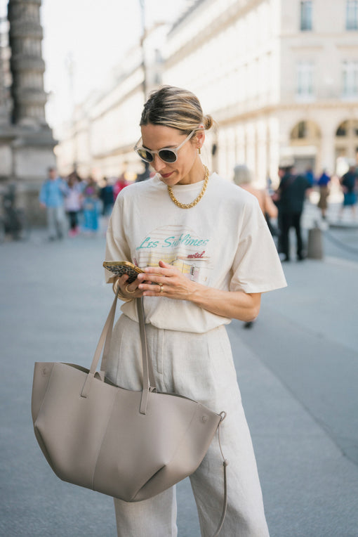 Comment porter du lin avec style - Conseils pour intégrer cette matière légère et chic dans vos tenues 🌿✨