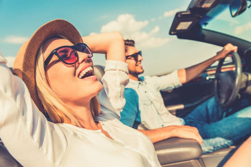 Comment s'habiller pour un road trip estival - Conseils et idées de tenues confortables et stylées 🚗🌞