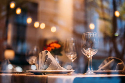 Comment s'habiller pour un dîner en amoureux en automne - Élégance et romantisme pour une soirée spéciale 🌹🍂