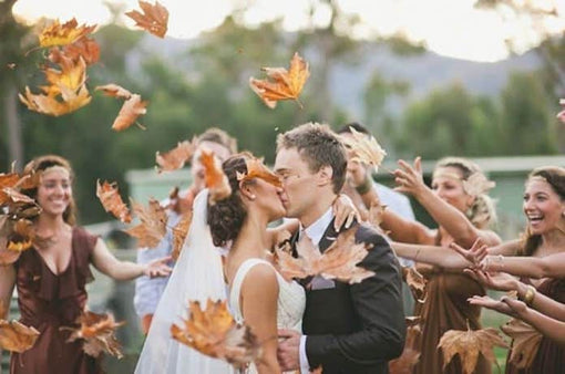 Comment s'habiller pour un mariage en automne - Conseils et idées de tenues élégantes 🍁💍