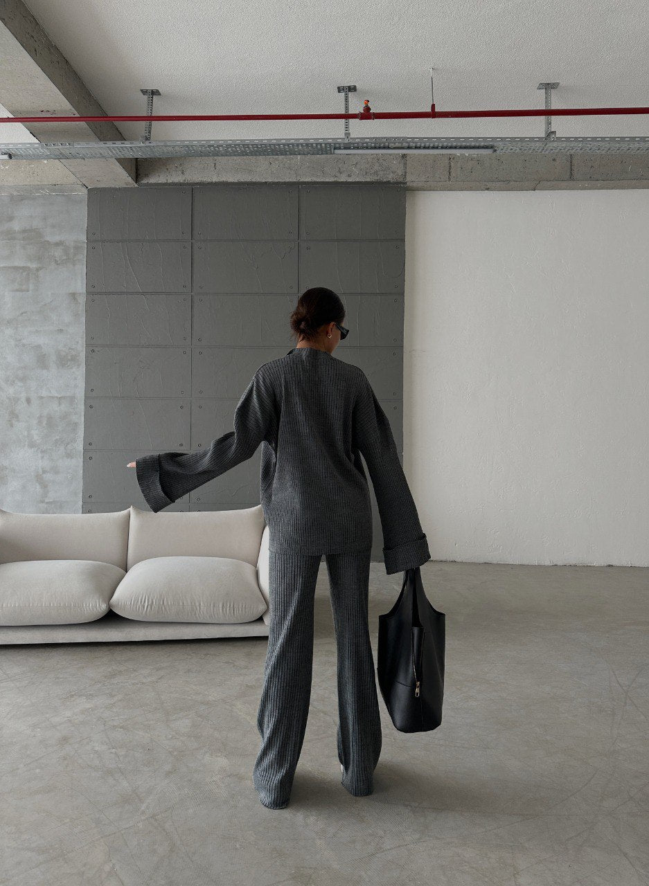 Ensemble cardigan et pantalon gris