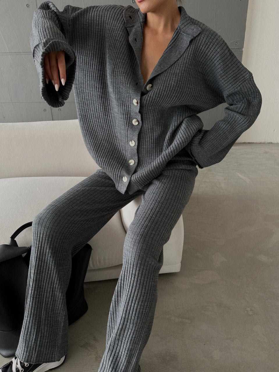 Ensemble cardigan et pantalon gris