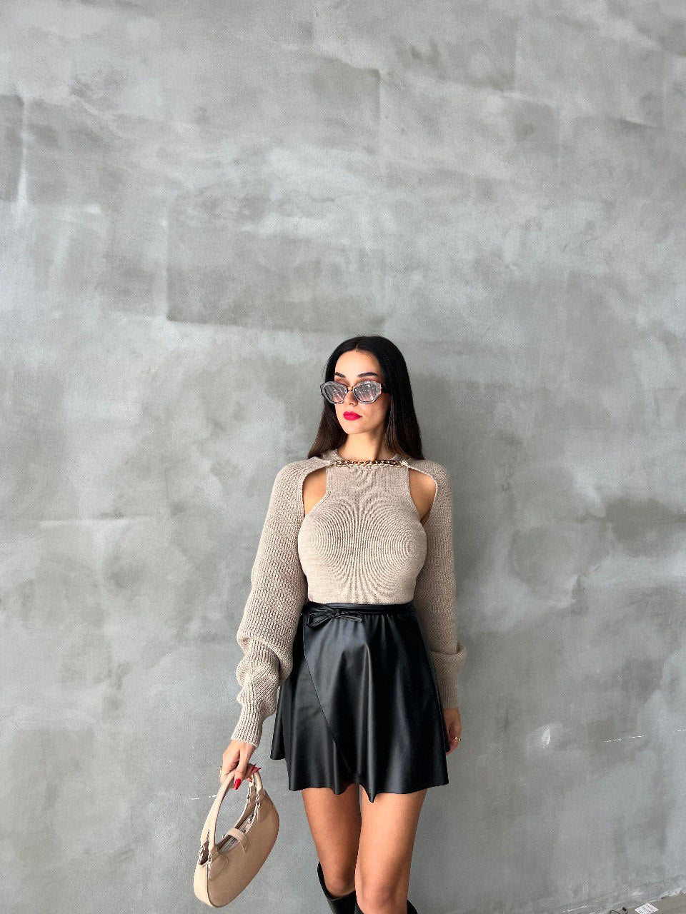 Beige gestrickter zweiteiliger Pullover