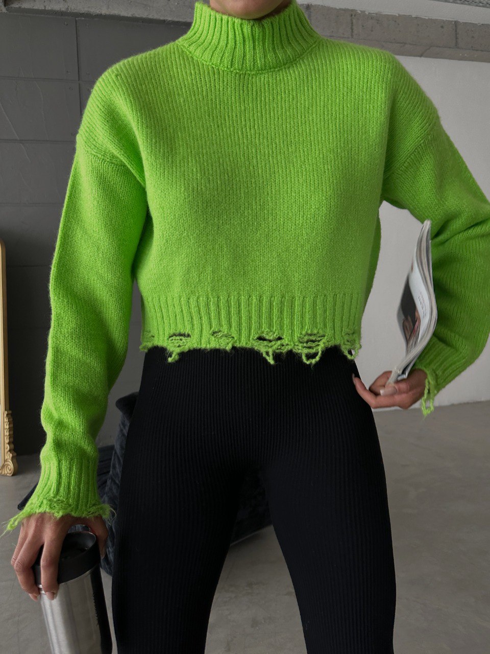 Neongrüner Rippstrickpullover