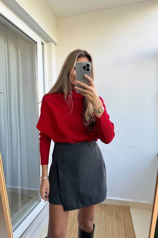 Roter Rollkragenpullover