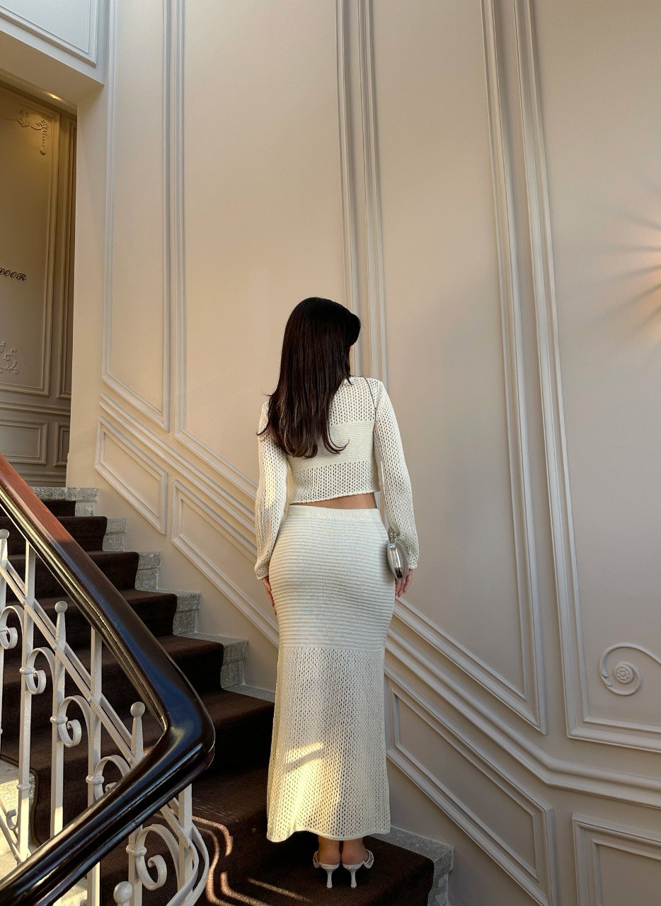 Ensemble crop top et jupe midi en maille blanche