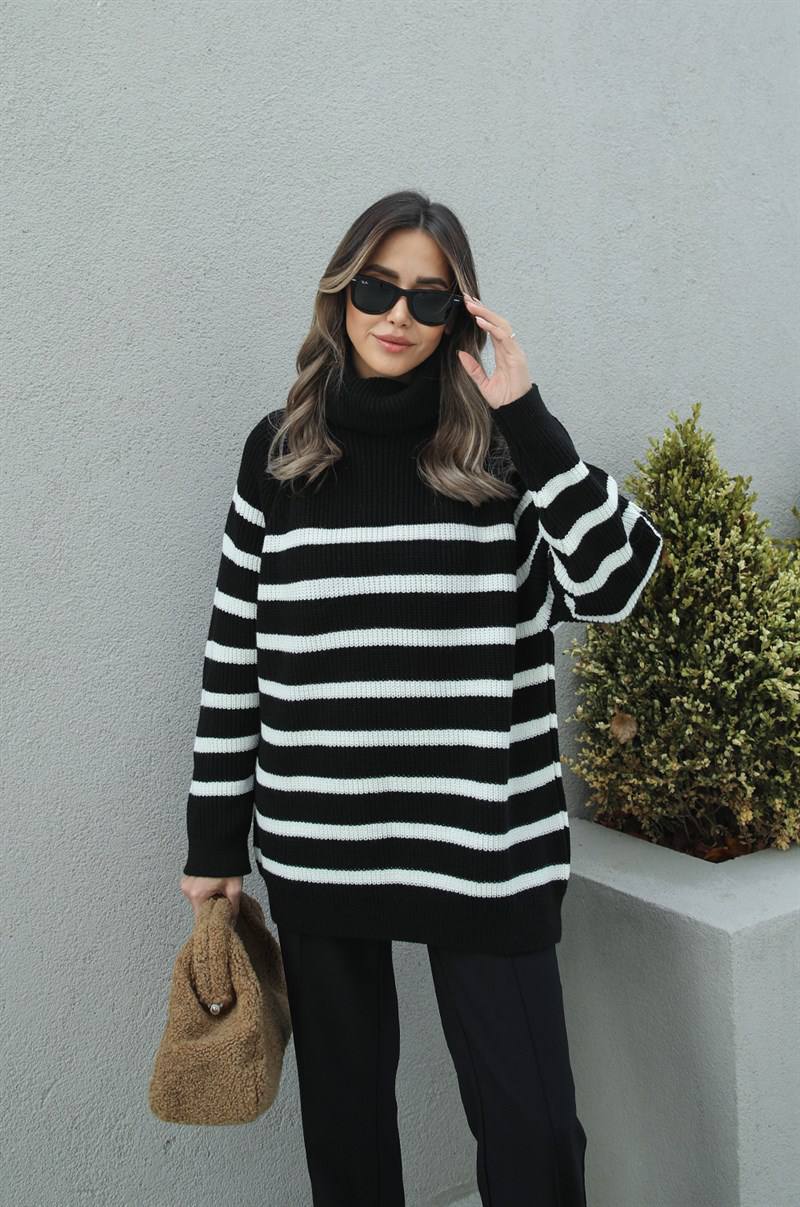 Pull  rayé noir et blanc à col roulé