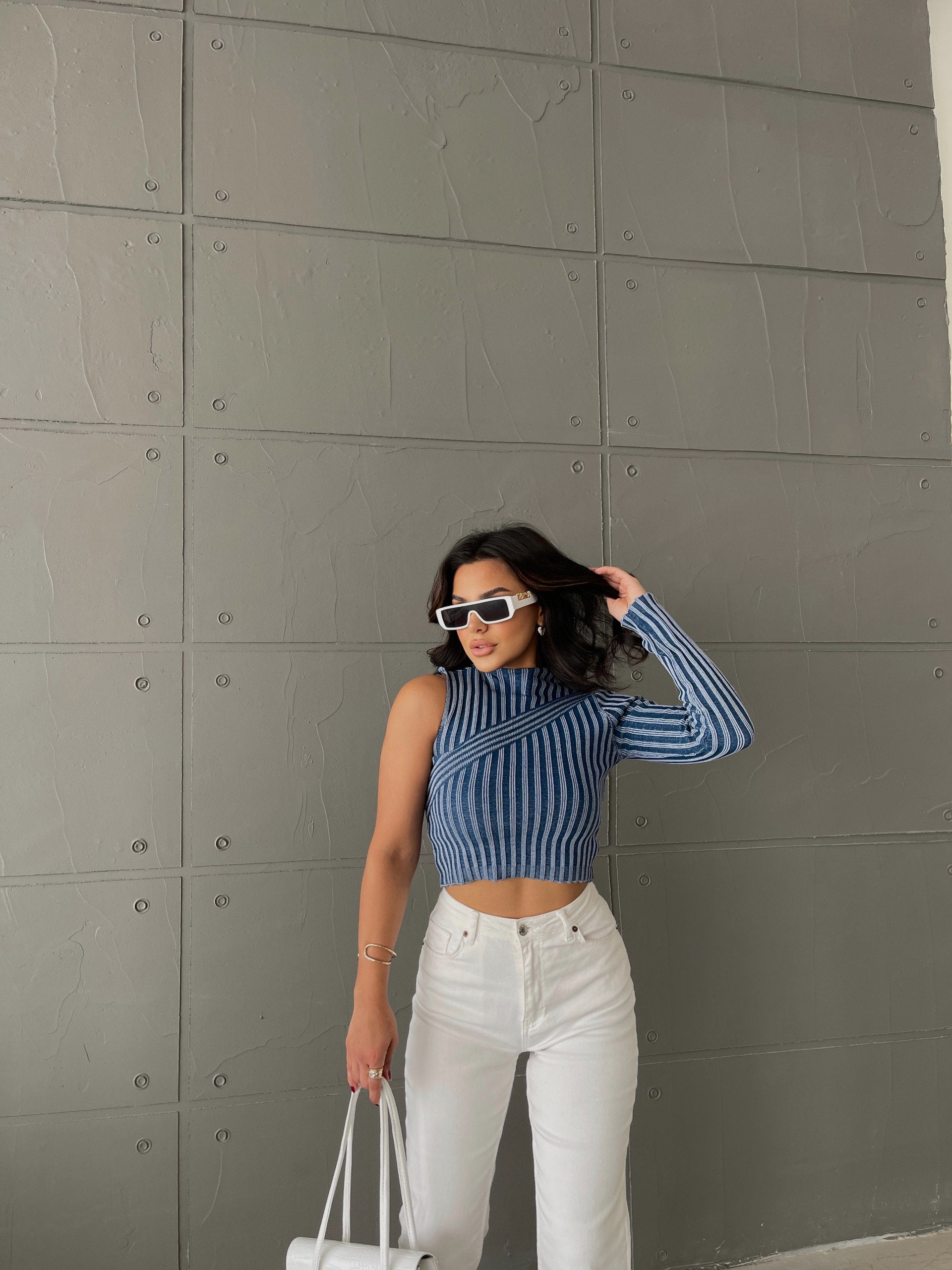 Top à une manche rayé bleu et blanc